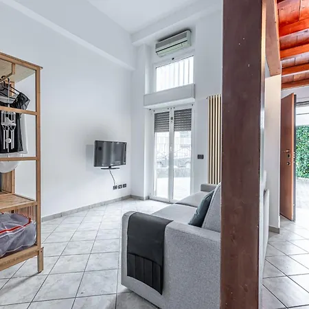 House Ladder Apartment Sesto San Giovanni Exterior photo